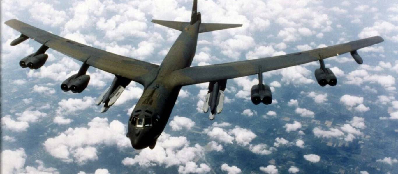 Σε επικίνδυνα επίπεδα η ένταση ΗΠΑ-Κίνας - Αμερικανικά B-52 στη ναυτική βάση του Γκουάμ (φωτο)